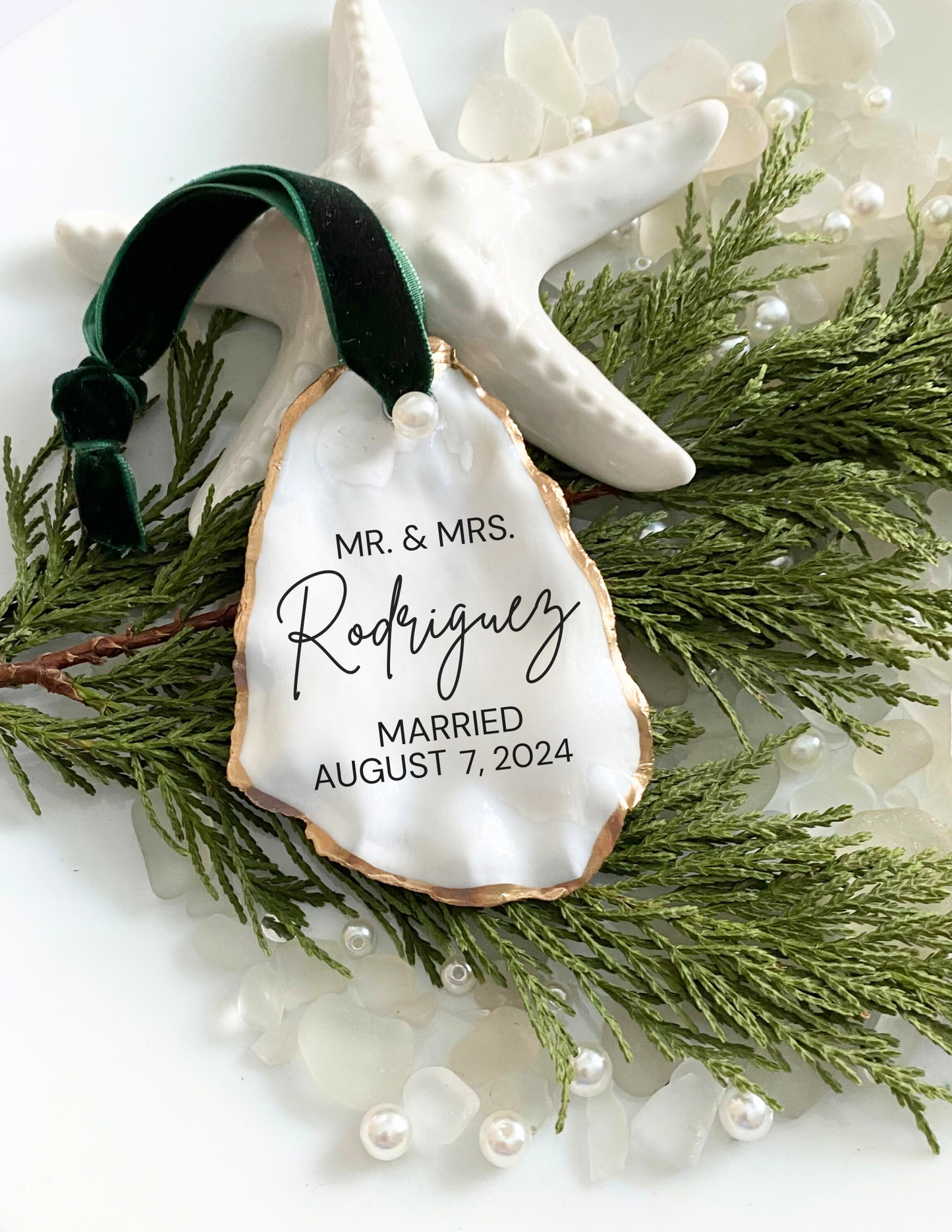 Married 2024 Christmas Ornament, Personalized Newlywed Ornament, First Christmas Oyster Shell Keepsake, Custom Wedding Ornament Gift, Newlywed Christmas Tree Ornament, Oyster Ornament, Christmas Ornament for Couple, First Married Christmas Gift