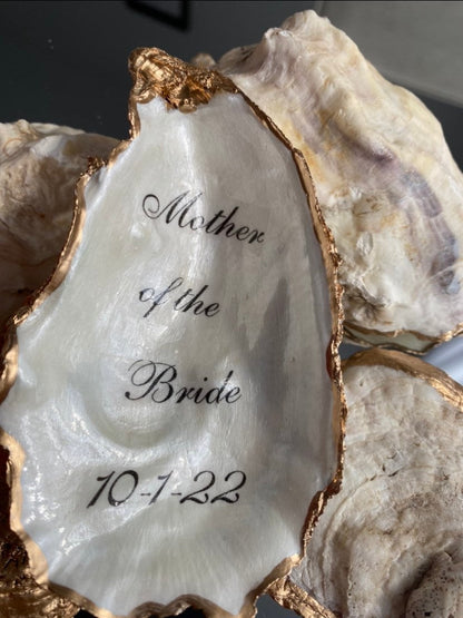 Mother of the Bride Gift Personalized Oyster Shell Ring Dish/Mother in Law Gift from Bride/Handmade Wedding Mementos/Bride Gift to Mom/Mom/Wedding Decor