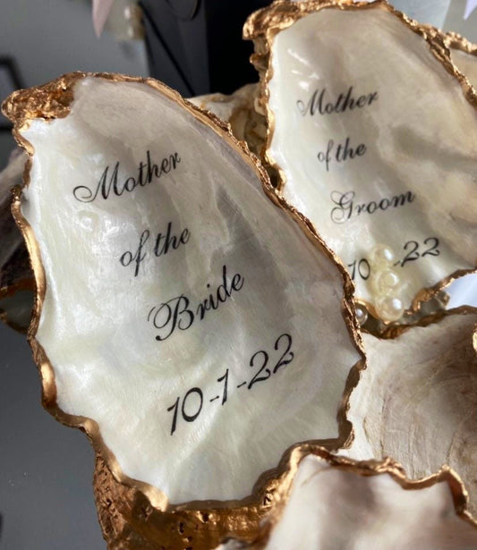 Mother of the Bride Gift Personalized Oyster Shell Ring Dish/Mother in Law Gift from Bride/Handmade Wedding Mementos/Bride Gift to Mom/Mom/Wedding Decor