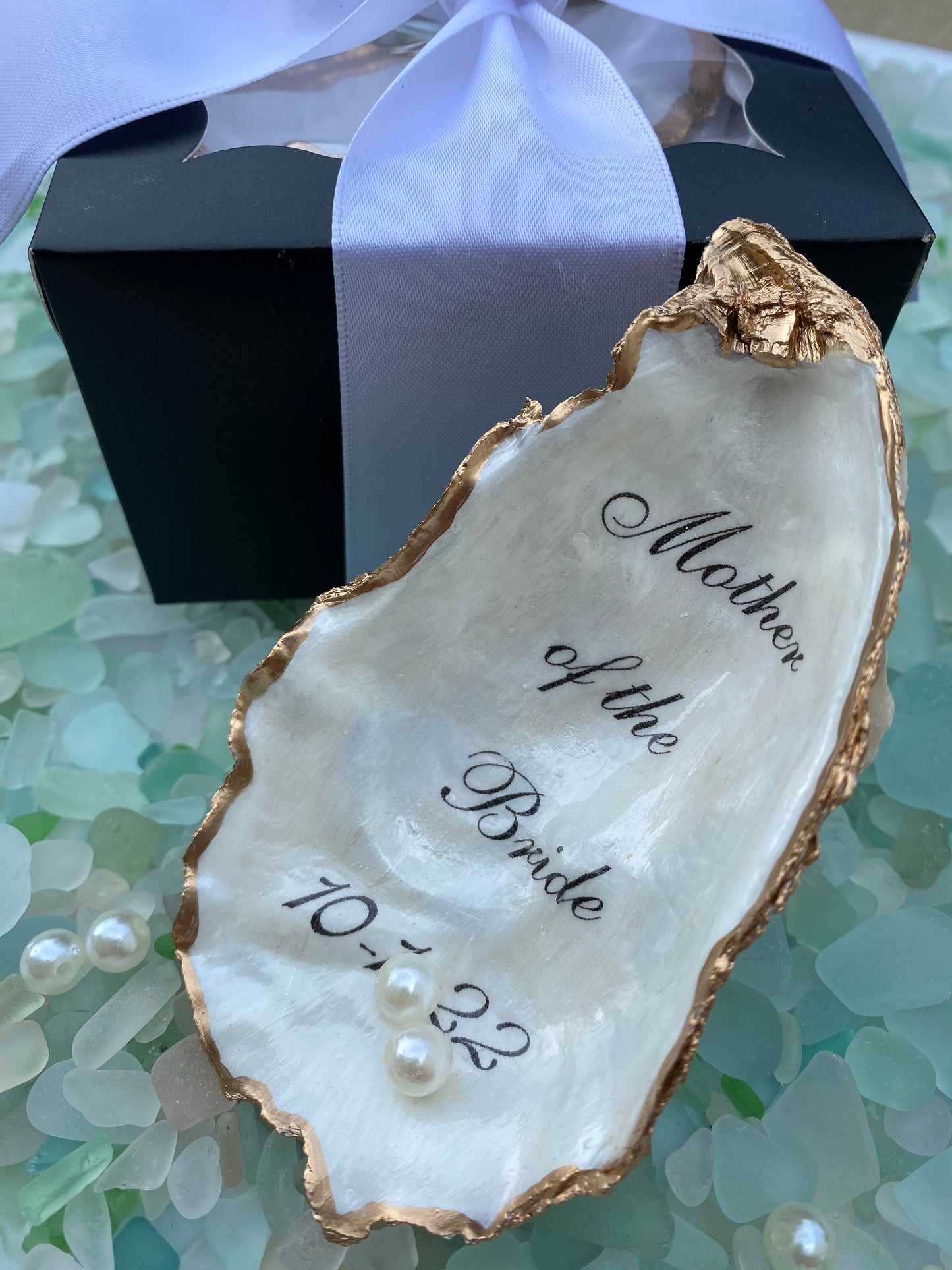 Mother of the Bride Gift Personalized Oyster Shell Ring Dish/Mother in Law Gift from Bride/Handmade Wedding Mementos/Bride Gift to Mom/Mom/Wedding Decor